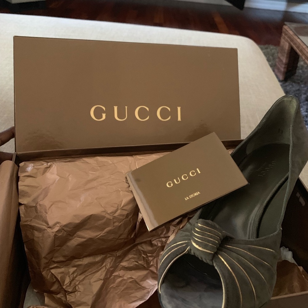 Gucci peep toe pumps, excellent condition. Worn once for a wedding. - Picture 5 of 10